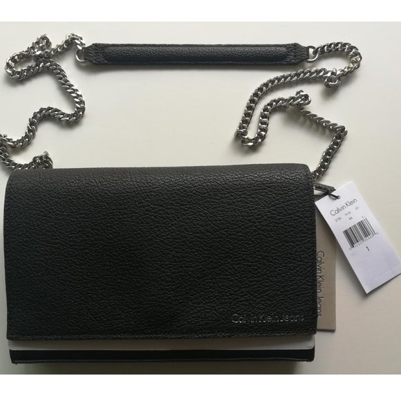 CALVIN KLEIN LEATHER LARGE ACCORDIAN CROSSBODY BAG - Picture 5 of 9